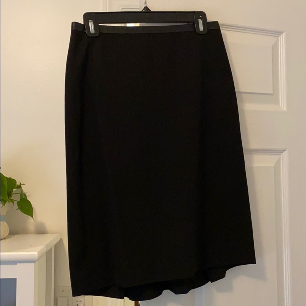 ⬇️$10⬇️ Ann Taylor Black Faux Leather Trim Skirt